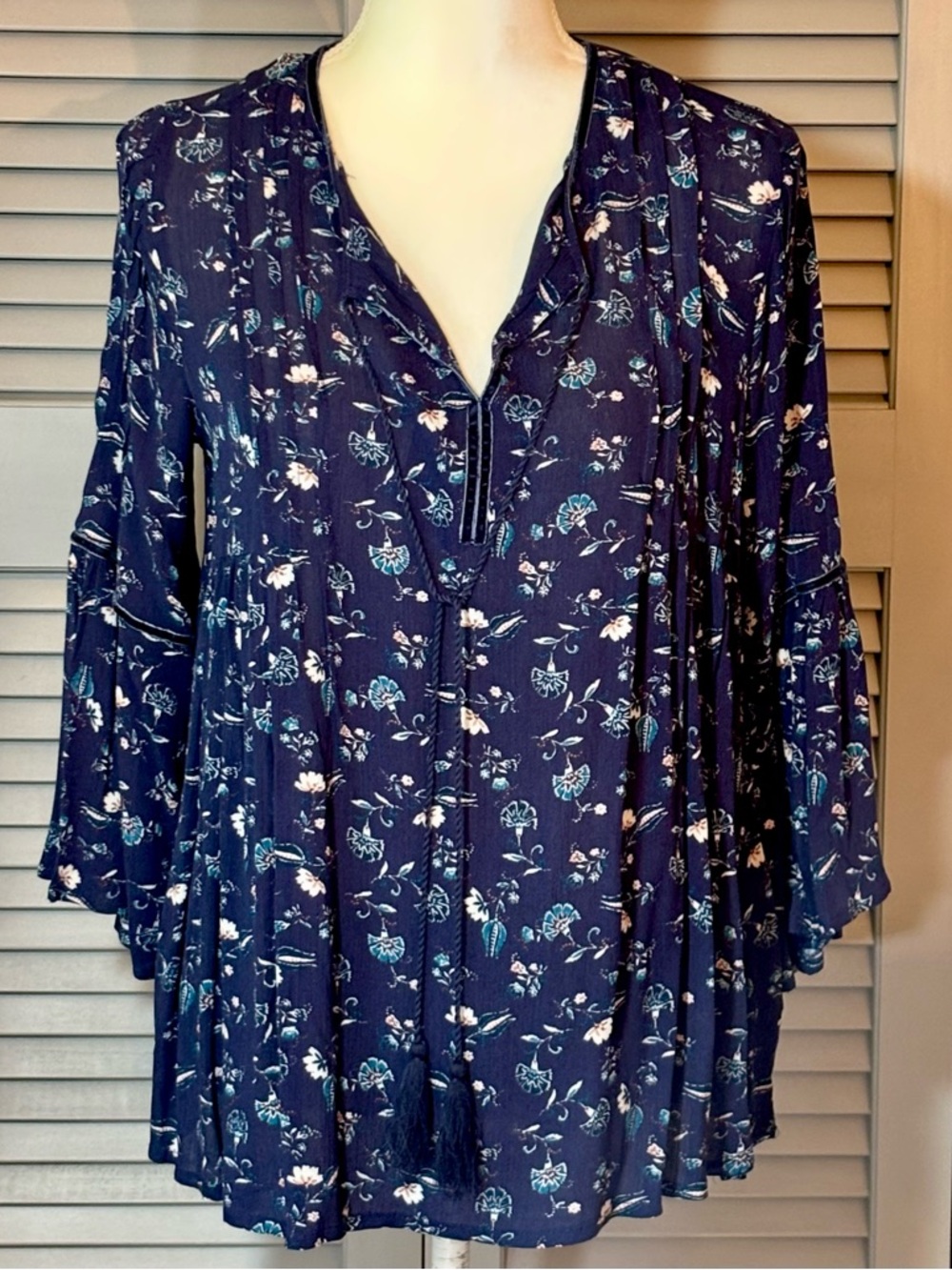 NWT New Directions Navy Floral Boho     Top